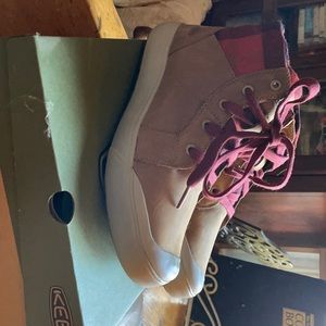 Keen Elena ankle boot, size 8.